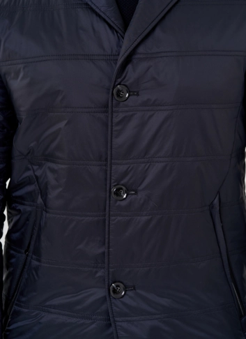 Мужская куртка синего цвета 