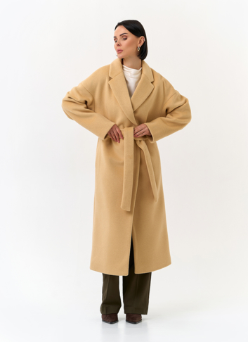 Женское пальто с английским воротником