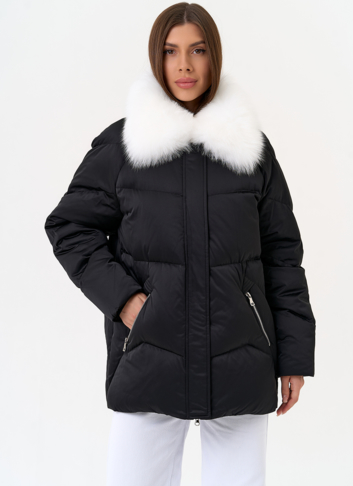 Женский пуховик с отделкой из меха песца