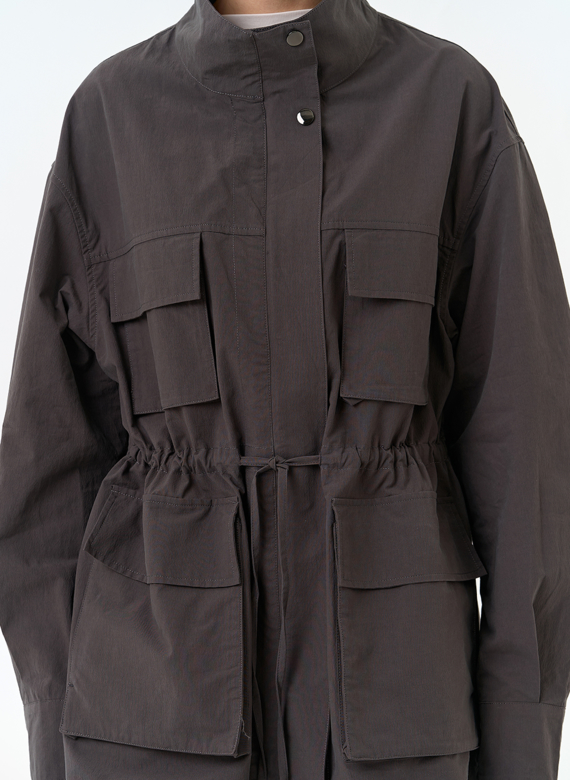 Женская куртка ветровка с накладными карманами