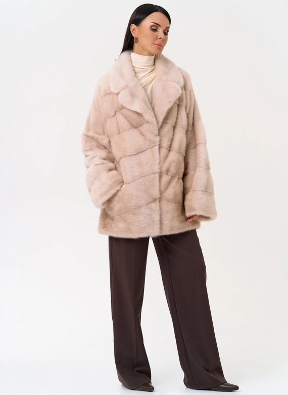 Укороченная шуба из меха норки с английским воротником