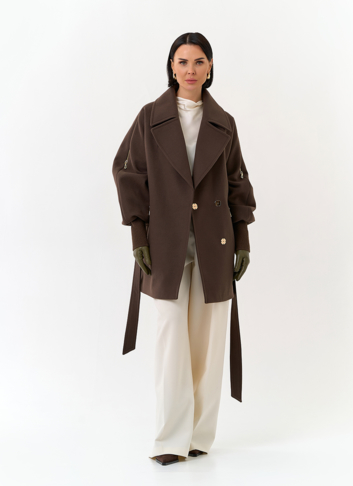 Женское укороченное пальто с декоративными молниями