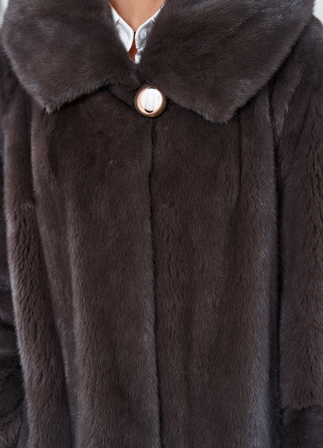 Женская шуба из меха норки с капюшоном  модель № 30671 универмаг малина