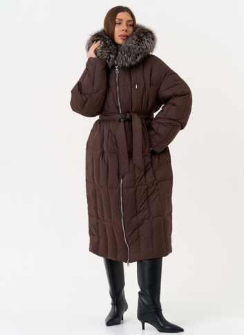 Женский пуховик с отделкой из чернобурой лисы