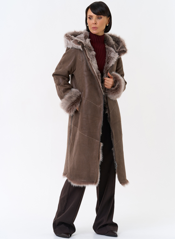 Женская натуральная дубленка с капюшоном