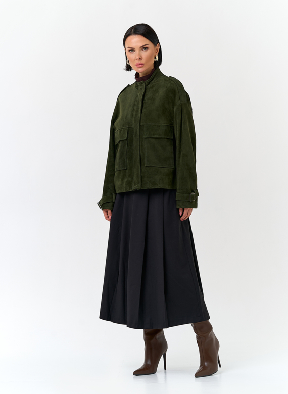 Женская куртка из натуральной замши зеленого цвета