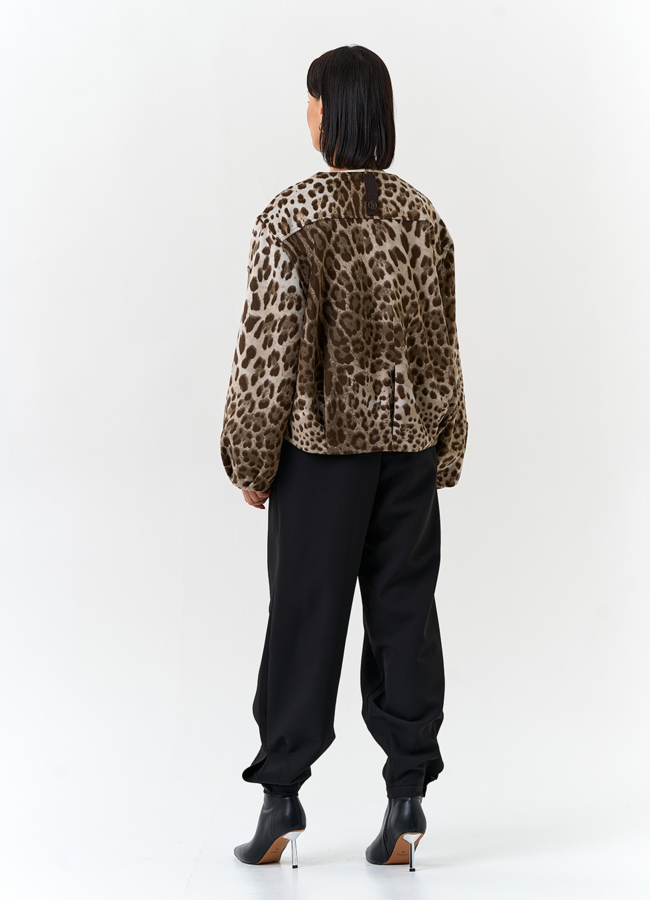 Женское укороченное пальто с анималистическим принтом модель № 32554 универмаг малина