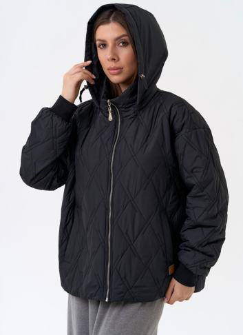 Женская куртка с капюшоном в черном цвете