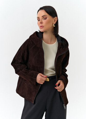 Женская куртка из натуральной замши с капюшоном