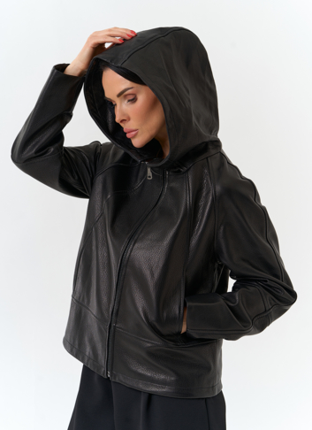 Женская куртка из натуральной кожи с капюшоном