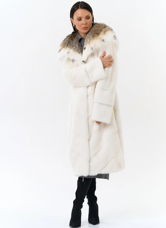 Белая шуба из норки с рысью