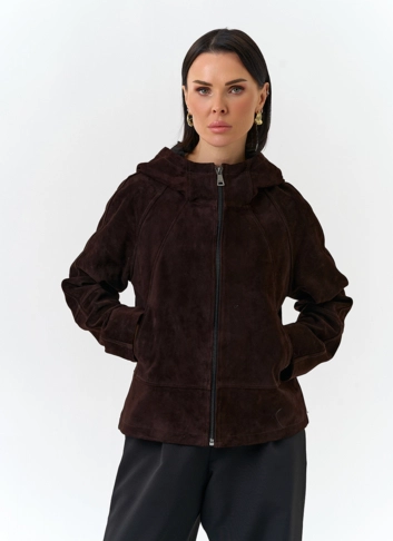 Женская куртка из натуральной замши с капюшоном фото