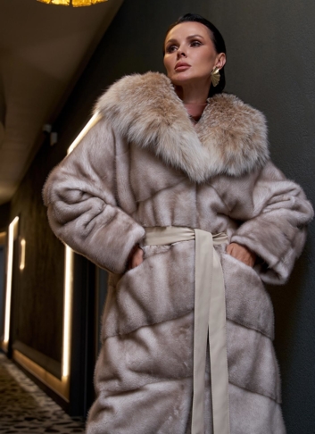 Женская норковая шуба с капюшоном из рыси