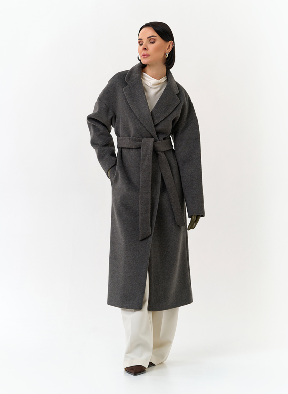 Женское пальто с английским воротником