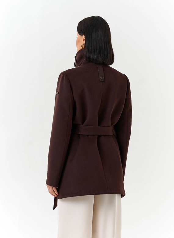 Женское укороченное пальто с воротником стойкой