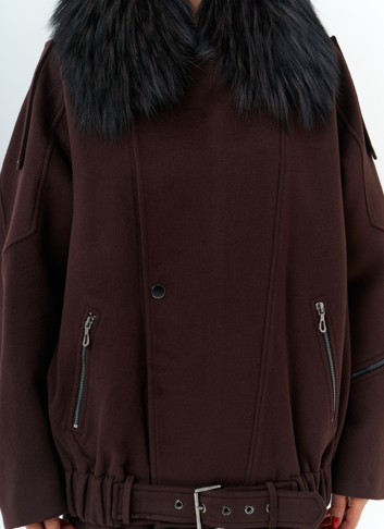 Женское укороченное пальто с отделкой из меха лисы