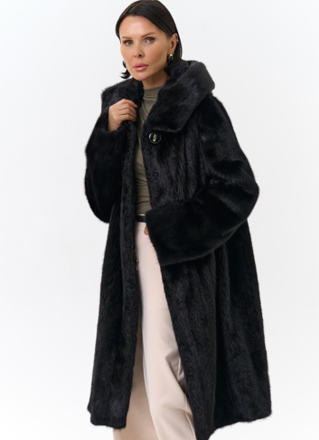 Черная норковая шуба с капюшоном