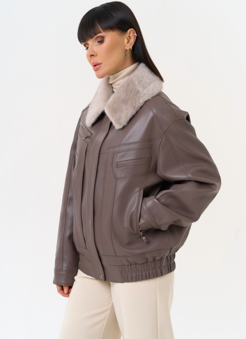 Женская утепленная куртка из эко кожи в бежевом цвете