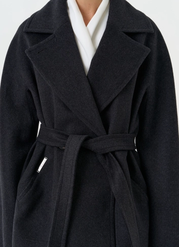 Женское укороченное пальто с английским воротником фото